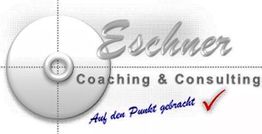 Logo mit Text "Eschner Coaching & Consulting", Slogan: "Auf den Punkt gebracht" und rotes Häkchen.
