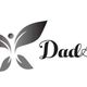 Logo di DadArt con figura stilizzata a forma di farfalla grigia e testo elegante.