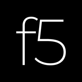 Schwarzer Hintergrund, weißer Text "f5" groß in der Mitte.