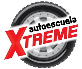 Logo de "Autoescuela Xtreme" con fondo de llanta de coche.
