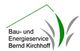 Logo: Bau- und Energieservice Bernd Kirchhoff mit grün-grauen Linien in Hausform.