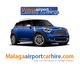 Coche azul con logotipo de "Malagaairportcarhire.com" en un sitio web de alquiler de coches.