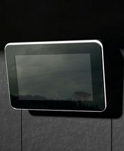 I-VOLUCE 46\" Display mit integrierter 3D-Sensorik zur berührungslosen Gestensteuerung