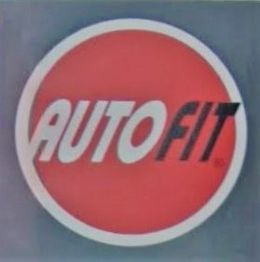 Logotipo de "AUTOFIT" en texto blanco sobre fondo rojo circular.
