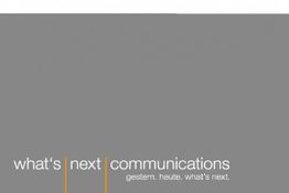 Graues Bild mit dem Text: "what’s next communications. gestern. heute. what’s next."