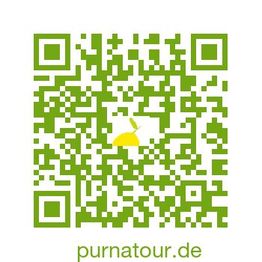 Grüner QR-Code mit gelbem Blattdesign in der Mitte, Text: "purnatour.de" am Rand.