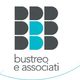 Logo con cerchi grigi e azzurri, testo "bustreo e associati" sotto. Sfondo bianco con linee sottili.
