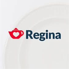 Rode theepot met hart en het woord "Regina" op een witte achtergrond.