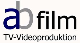 Logo mit Text "ab film TV-Videoproduktion" in blauen und grauen Buchstaben auf weißem Hintergrund.