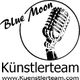 Logo mit Retro-Mikrofon und Text "Blue Moon Künstlerteam". Link: www.Kuenstlerteam.com