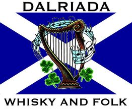 Schottische Flagge mit Harfe, Noten und Kleeblättern. Text: "Dalriada Whisky and Folk".