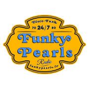 Logo : "Funky Pearls" en bleu sur fond jaune, mention "Disco-Funk 24/7" en haut.