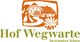 Logo von Hof Wegwarte: Gebäude, 3 Gänse, Blumen. Text: "Hof Wegwarte - bewusster leben".