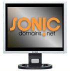 Monitor mit orangefarbenem "SONIC"-Logo und "domains.net" in Schwarz und Orange auf dem Bildschirm.