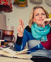 Die Frau mit dem Farbknall