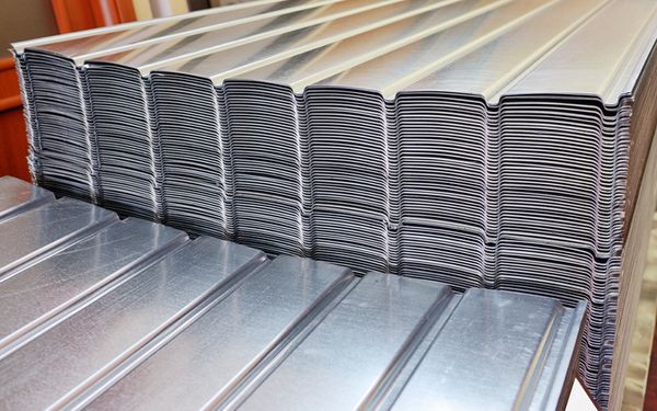 Stapel aus Zinkprofilen 