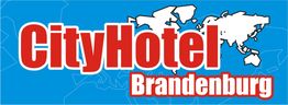 Rotes Logo "CityHotel Brandenburg" auf blauem Hintergrund mit Weltkartenumriss.