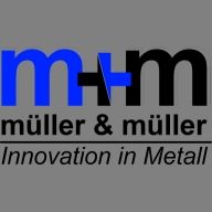 Logo von Müller & Müller mit dem Text "Innovation in Metall" auf grauem Hintergrund.
