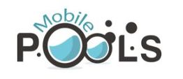 Logo mit der Aufschrift "Mobile Pools" in Schwarz und Blau mit Wassergrafik in Buchstaben.
