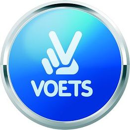 Blaues Logo mit Schriftzug "VOETS" und stilisierter Hand im Kreis.