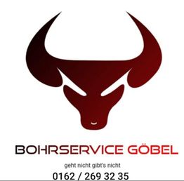 Roter Stierkopf, Text: "BOHRSERVICE GÖBEL", "geht nicht gibt's nicht", Telefonnummer unten.