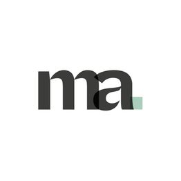 Logo con las letras "ma." en negro y verde sobre fondo blanco.