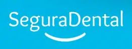 Texto "SeguraDental" en fondo azul, con una sonrisa estilizada debajo.