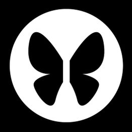 Símbolo de borboleta preta em círculo branco com fundo preto.