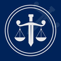 Simbolo di una bilancia con una spada centrale su sfondo blu.