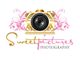 Logo einer Kamera mit pink-goldenem Schnörkelmuster, Text: "Sweetpictures Photography".