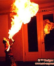 FIRE TWISTER Feuerkünstler Feuerspucker Feuerschlucker Feuershow Feuerartistik Feuertanz Feuerperfor