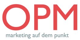 Logo mit rotem Text "OPM" und darunter kleinem Text "marketing auf dem punkt".