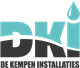 Logo van DKI met een blauwe druppel en de tekst "De Kempen Installaties" in zwart.