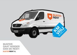 Witte bestelwagen met Buster Rent logo en tekst "KM VRIJ". Tekst: "BUSTER GAAT VERDER DAN DE REST!"