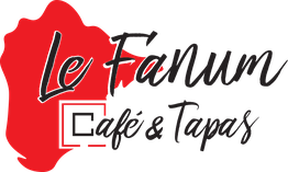 Logo de "Le Fanum Café & Tapas" avec texte noir sur fond rouge, silhouette d'une tête.