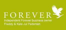Grøn logo med tekst: Forever. Ejere: Freddy & Kate Jul Pedersen. Hvid fugl til højre.