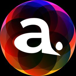 Abstracte kleurrijke cirkel met witte letter "a" en stip in het midden.