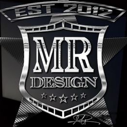 Logo mit Text "Est 2012" und "MR Design", silberfarbene Stern- und Schildmotive.