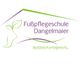 Logo der Fußpflegeschule Dangelmaier mit Slogan "Natürlich erfolgreich" und Fußmotiv.