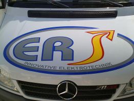 Transporter mit Logo "ERS Innovative Elektrotechnik" und Mercedes-Stern.