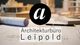 Logo von Architekturbüro Leipold vor Architekturplänen und Modellbauten.