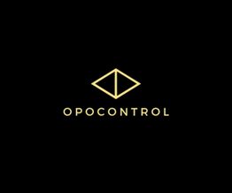 Logotipo dorado de Opocontrol sobre fondo negro.