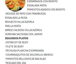 Menú del día con opciones de primeros y segundos platos, además de bebida y postre.
