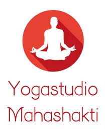 Weißes Silhouetten-Yogastudio-Logo auf rotem Hintergrund: "Yogastudio Mahashakti".