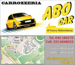 Cartolina pubblicitaria di una carrozzeria con auto gialla e mappa di Trieste. Contatti inclusi.