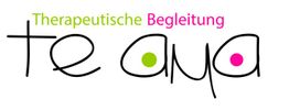 Text "Therapeutische Begleitung te ama" in Schwarz, Grün und Pink auf weißem Hintergrund.