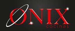 Logotipo de Ónix Cocinas en rojo con fondo negro y detalles brillantes.