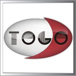 Logo mit dem Text "TOGO" in einem ovalen Rahmen, einer Hälfte weiß, die andere rot.