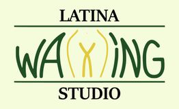 Logo des Latina Waxing Studios mit stilisiertem Schriftzug und Symbol in Grün und Gelb.