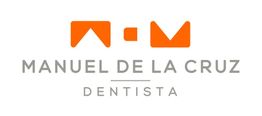 Logo de "Manuel de la Cruz, Dentista" con diseño gráfico en naranja y texto en gris.